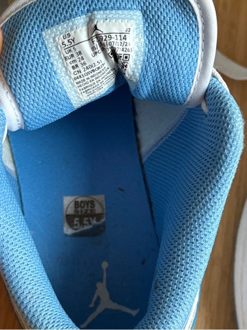 Nike Air Jordan Low-Top Sneakers in White and Light Blue patent leather
